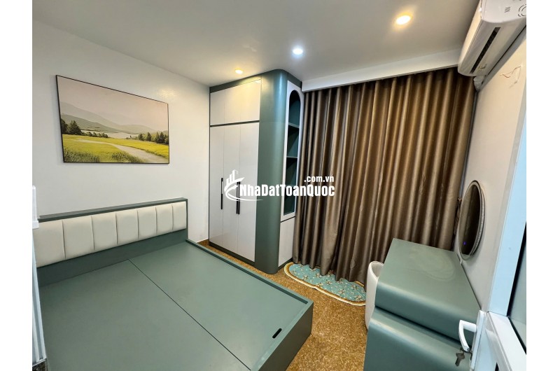 Bán nhà Bồ Đề, Long Biên. Diện tích 40m², xây 5 tầng, mặt tiền 3.5m, có 5 phòng ngủ, 7 vệ sinh, giá nhỉnh 10 tỷ.